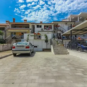 Apartment Radan - Near Brulo Beach, Poreč